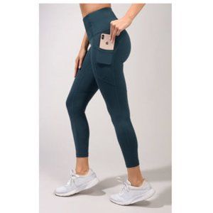 YOGALICIOUS Lux High Waist Capri with Side Pockets